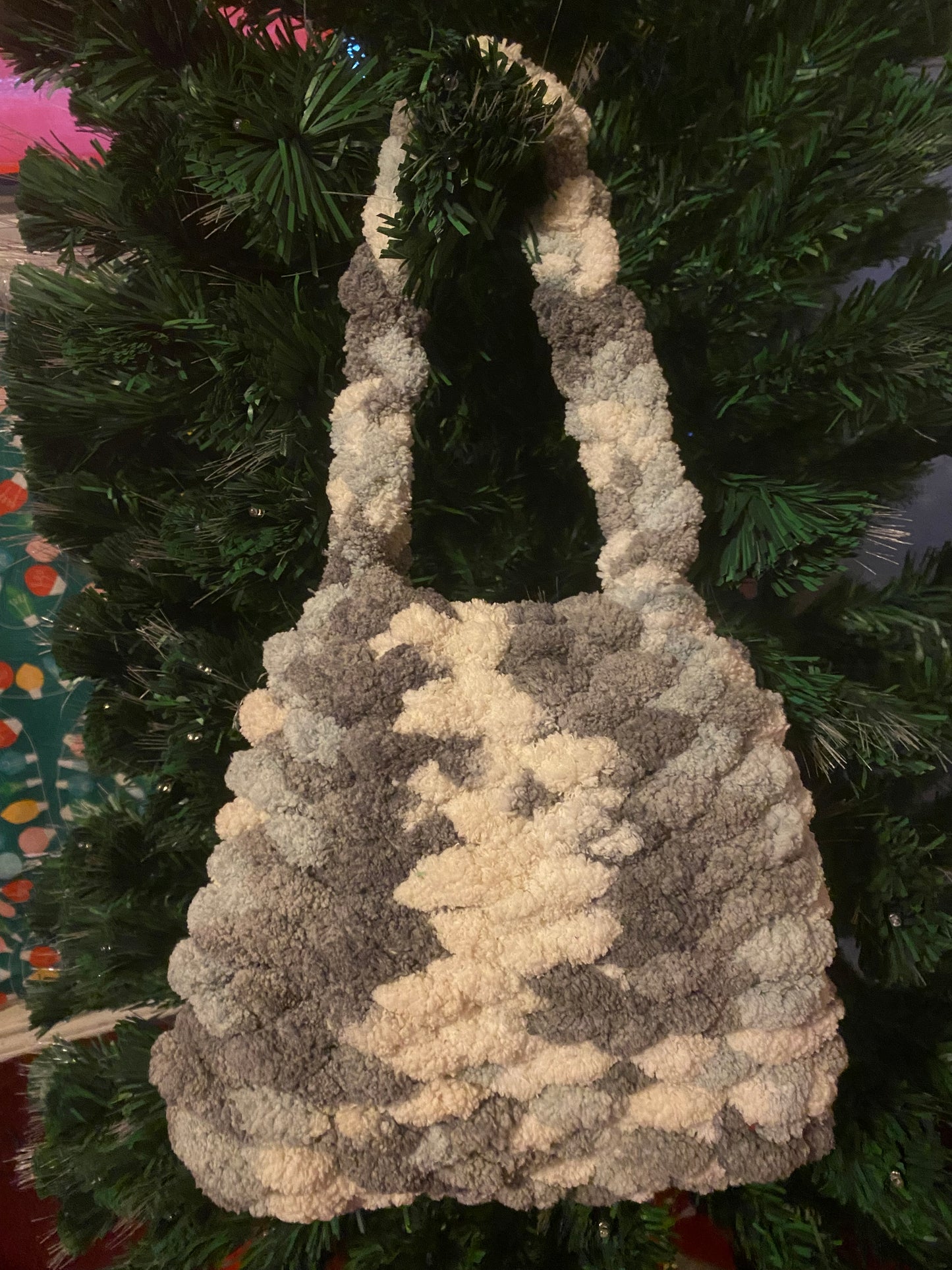 Chunky crochet handbag